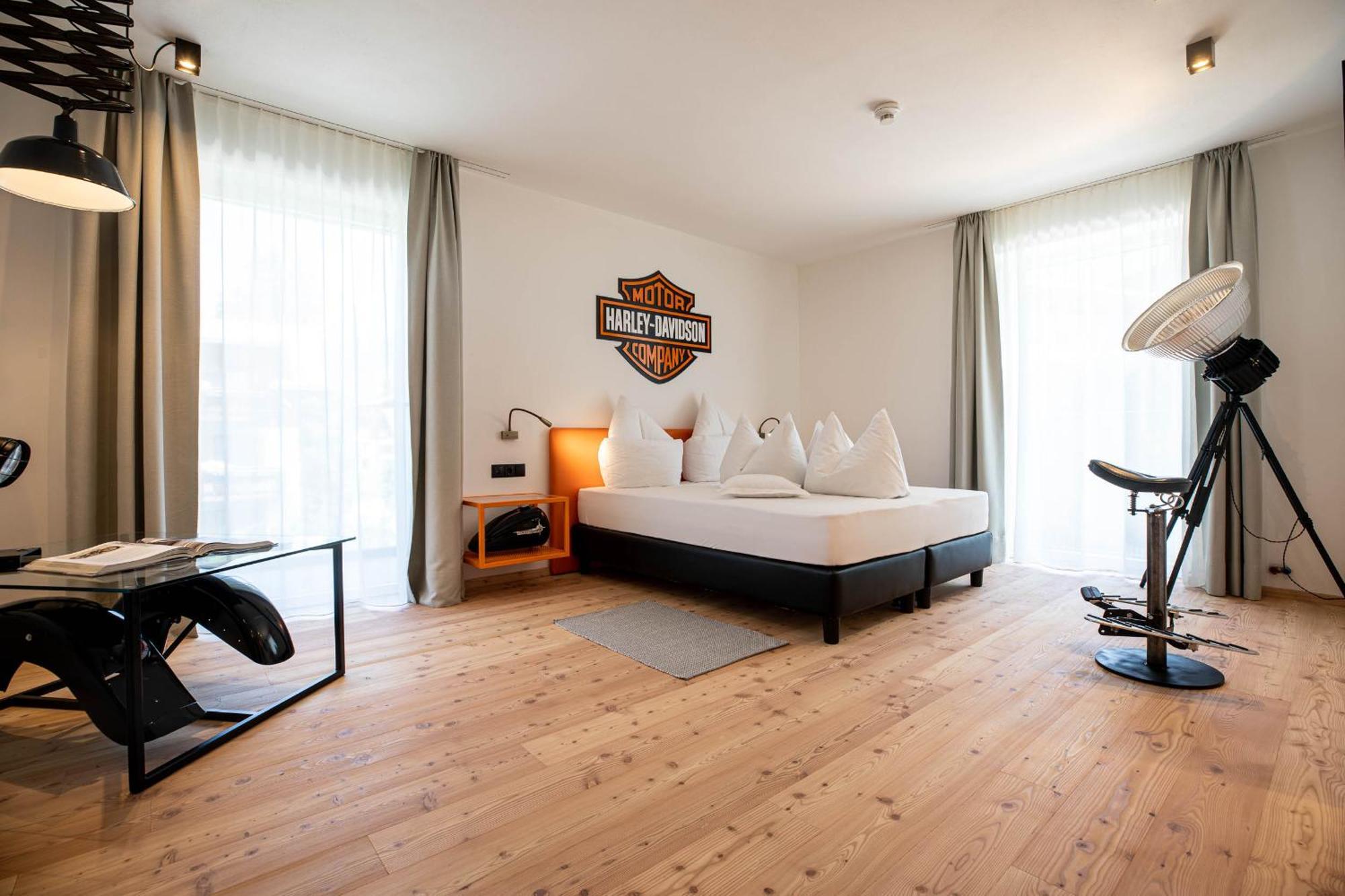 Al Plan, A Mountain Moving Hotel San Vigilio Di Marebbe Room photo